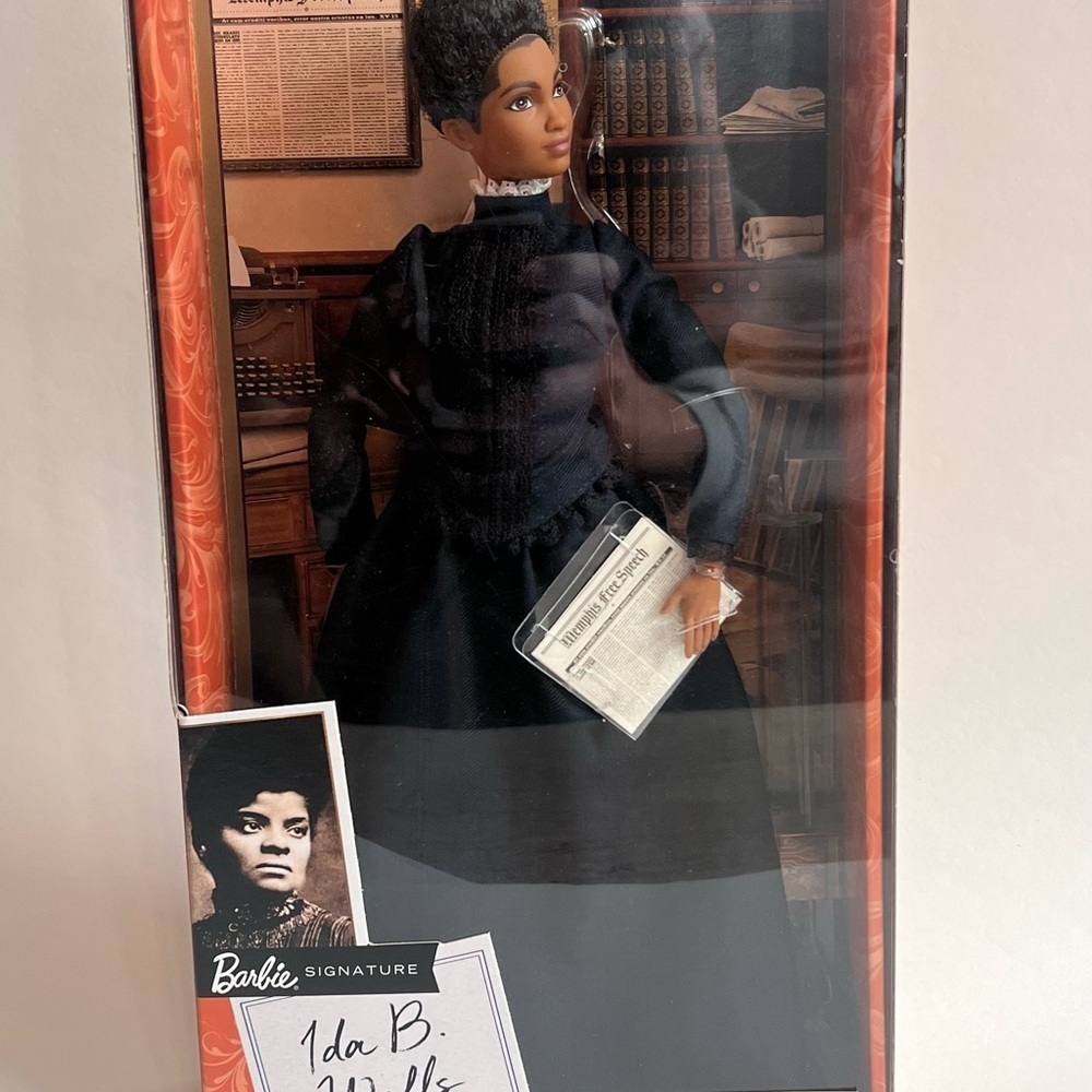 Barbie Signature Doll in Elegant Black Attire - Picture 2 of 5
